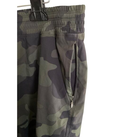 Camo StretchTech Men's XL Quick Dry Shorts Zipper Pockets Activewear Running Jog - Picture 8 of 11